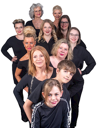 Das Team von vorne nach hinten: Frieda Kleinhans, Phil Schürmann, Andrea Buhl, Jessika Adler, Britte Uhle-Kaminski, Juliane Granas, Marie Händel, Sandra Guhra, Carla Heiringhoff, Ingrid Gabele, Anja Borraccini. Nicht auf dem Bild sind Judith Altemark und Michaela Eifler.